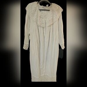 La Cera Chic White Lace Trim Full Length Nightgown/ Robe